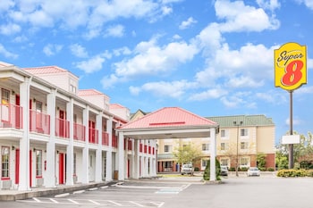 Super 8 by Wyndham Clinton in Clinton, Tennessee