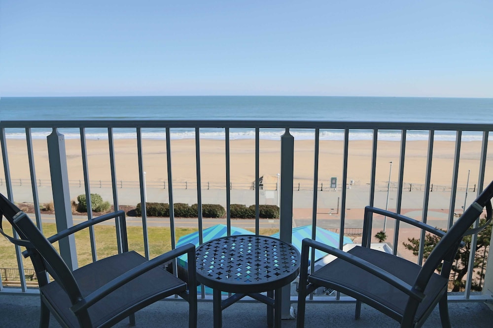 Virginia Beach Hotels Oceanfront Balcony 2018 World S Best Surfbreak Oceanfront Hotel Virginia Beach Va 1101 Atlantic 23451