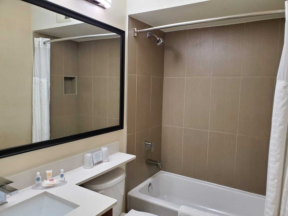 Comfort Inn Toronto North Toronto 6 0 8 9 Hotel Price