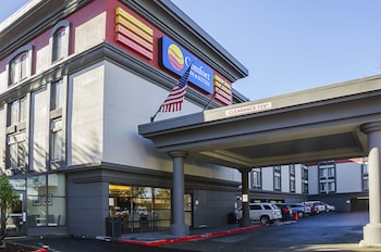 Business Hotels Near Des Moines Marina In From 70 Night Comfort Inn Suites Sea Tac Airport