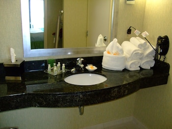 Room, 2 Queen Beds, Poolside