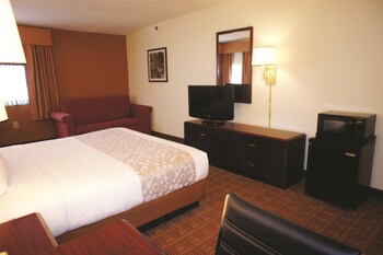 Room, 2 Queen Beds, Refrigerator & Microwave