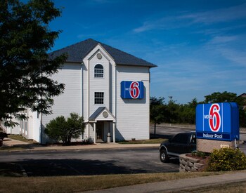 Pet Friendly Hotels Near Kent State University In From 50 Night Motel 6 Streetsboro Oh