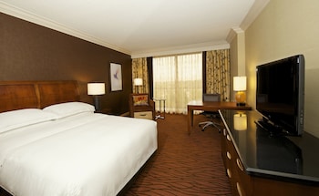 Executive Room, 1 King Bed (with Love Seat)