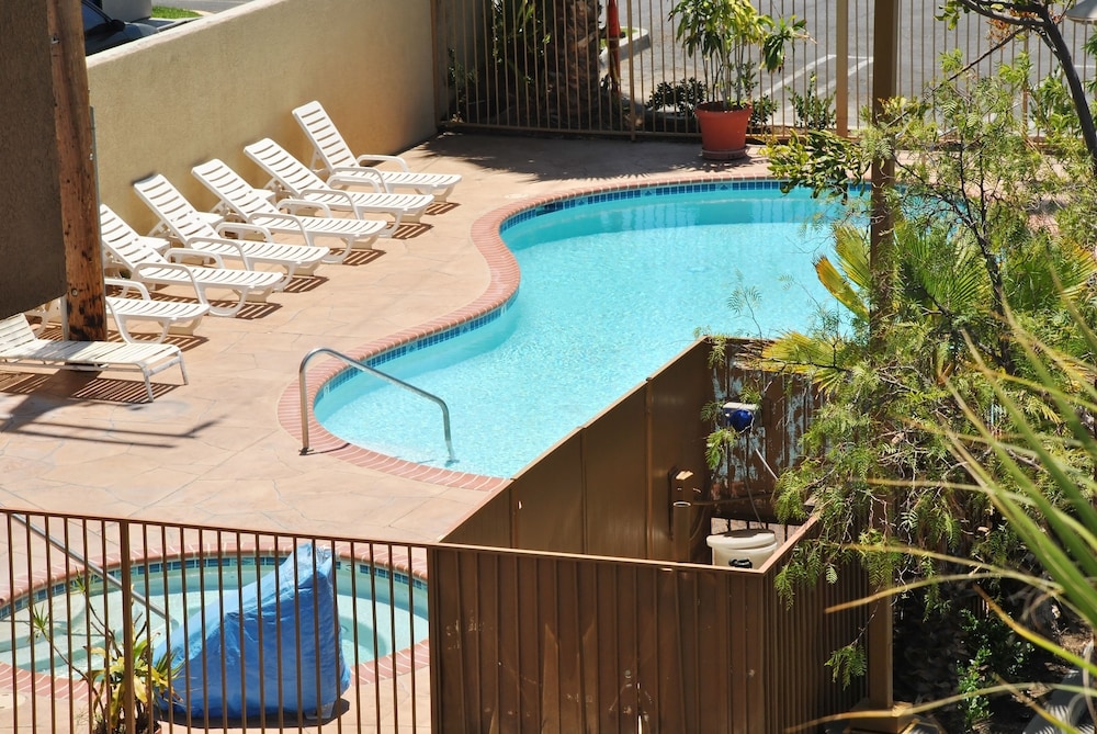 Comfort Inn Suites Huntington Beach Orange 1 3 7 Price