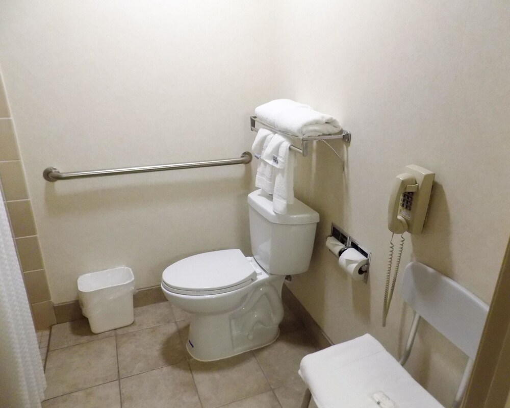 Quality Inn Pierre Hughes South Dakota 7 7 Price Address