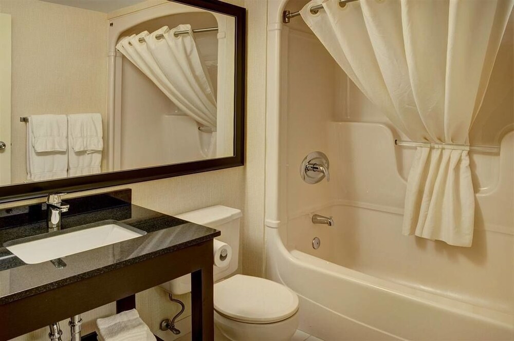 Comfort Inn Brossard Champlain 7 1 Price Address Reviews