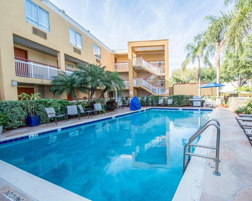 Quality Inn Miami Airport Miami Fl 7 0 7 9 Hotel Price