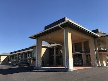 Hotels Near Ice Park In Jackson Ms Hotels4teams Americas Best Value Inn Suites Jackson Coliseumjackson Ms