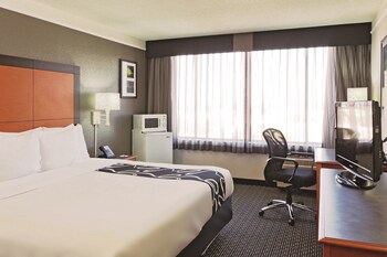 Pet Friendly Hotels near Knott's Berry Farm in Buena Park from $68 Pet Friendly Hotels near Knott's Berry Farm in Buena Park from $68