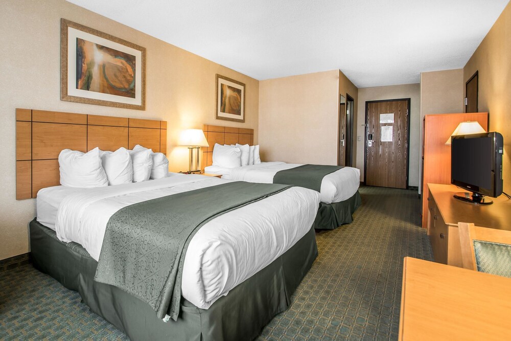 Quality Inn Dubuque Hotel Details Page Makemytrip Com