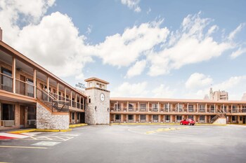 Days Inn by Wyndham San Antonio Alamo/Riverwalk in San Antonio, Texas