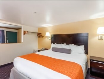 Standard Room, 1 King Bed, Accessible
