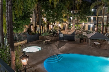 Vanllee Hotel and Suites in Covina, California