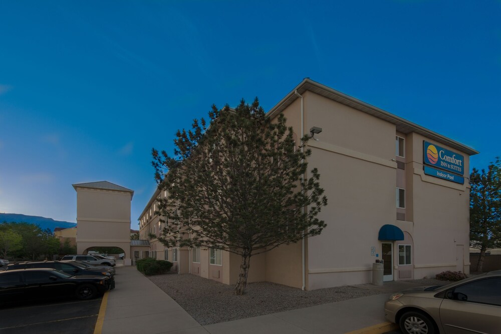 Comfort Inn Suites Alameda At Albuquerque Balloon Fiesta Park