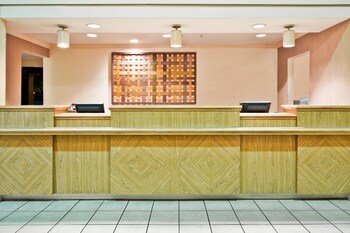 Executive Room, 1 King Bed, Refrigerator & Microwave, Poolside