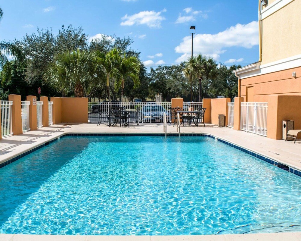 Comfort Inn Ft Myers Lee Florida Hotel Price Address Reviews