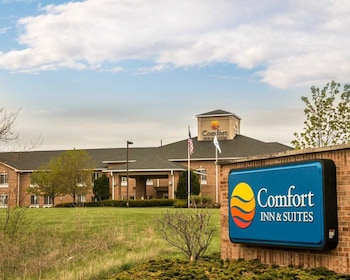 Comfort Inn & Suites in Fenton, Michigan