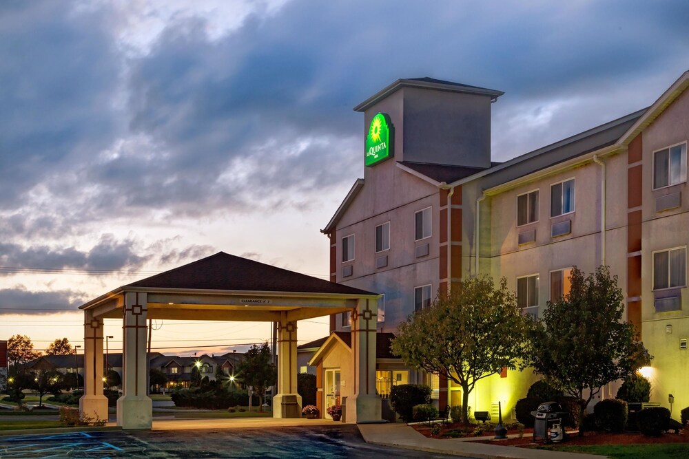 Baymont Inn Suites Auburn In 306 Touring 46706 Hotel 1 Of 46