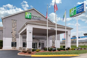 Holiday Inn Express Hotel & Suites Harrison in Harrison, Ohio