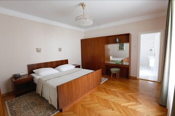 Apartament, widok na park