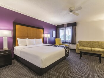 Standard Room, 1 King Bed