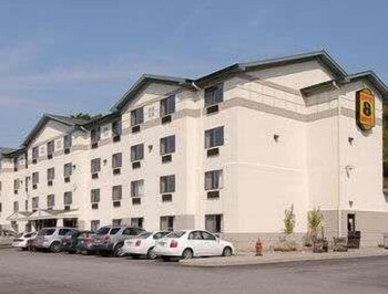 Super 8 by Wyndham Manchester Airport in Manchester, New Hampshire