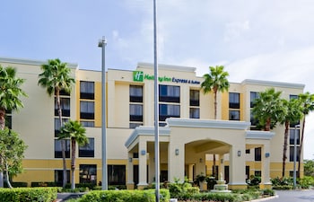 Hotels Near Baptist Hospital Of Miami 9555 Southwest 162nd Court Holiday Inn Express Suites Kendall East Miami