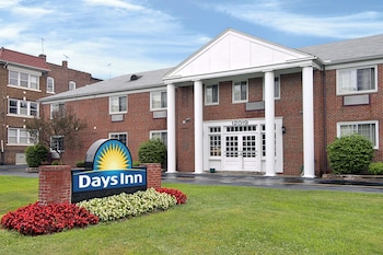 Days Inn by Wyndham Cleveland Lakewood in Cleveland, Ohio
