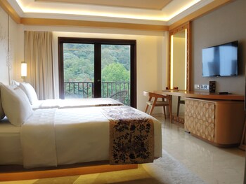 Deluxe Balcony Twin Room