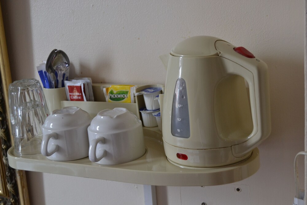 Hyde Park Court Hotel, London Price Electric kettle in Paddington, London