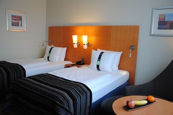 Superior Room, 1 Queen Bed, Non Smoking, City View