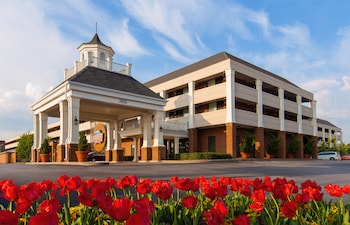 Hotels Near Lord Opryland 2800 Dr The Inn At Opryland A Lord Hotel