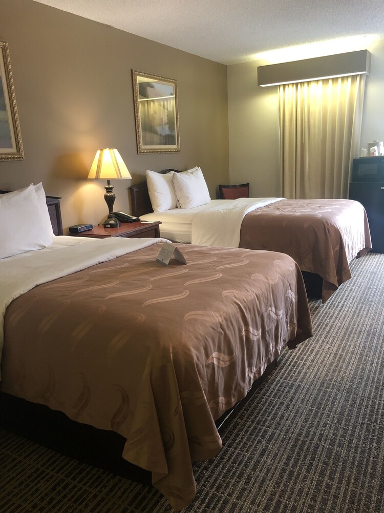 Quality Inn Johnson City Johnson City Get Inr 418 Off