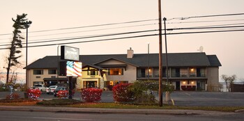 Beachfront Hotel in Houghton Lake, Michigan
