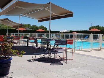 tarifs reservation hotels ibis Styles Arles Palais des Congrès