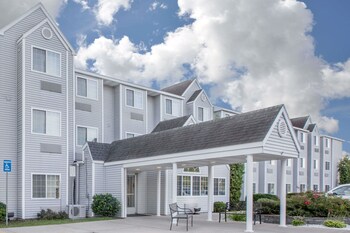 Microtel Inn & Suites by Wyndham Manistee in Manistee, Michigan