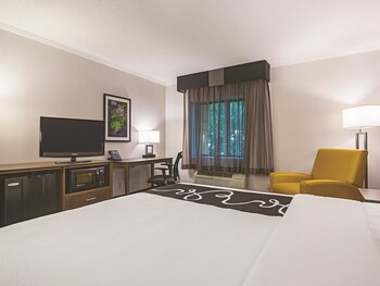Deluxe Room, 2 Queen Beds, Refrigerator & Microwave