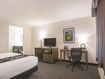Deluxe Room, 2 Double Beds, Refrigerator & Microwave