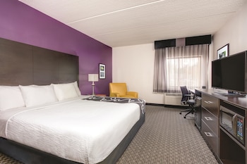 Room, 1 King Bed, Refrigerator & Microwave