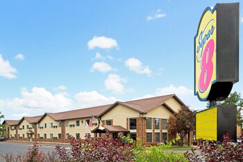 Super 8 by Wyndham Longmont/Twin Peaks in Boulder, Colorado