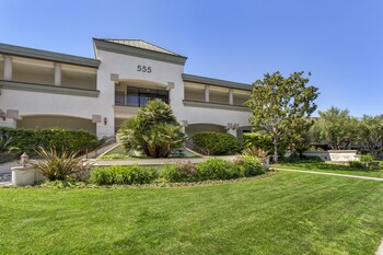 Oakwood At Eaves Mountain View in San Jose, California