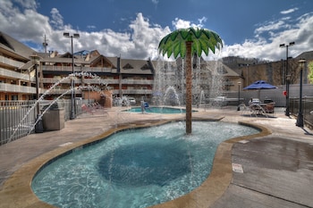 Crossroads Inn & Suites Crossroads Inn & Suites