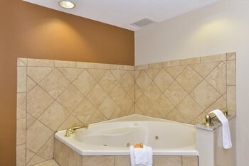 Suite, 1 King Bed, Jetted Tub