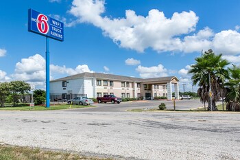 Motel 6 Weimar, TX in Columbus, Texas