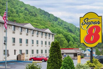 Super 8 by Wyndham La Vale/Cumberland Area in LaVale, Maryland