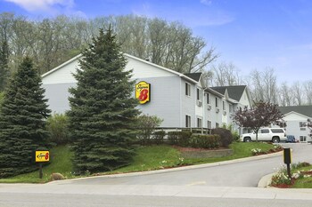 Super 8 by Wyndham Manistee in Manistee, Michigan