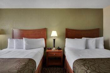 2 Queens Beds, Lagoon Facing, Non-Smoking