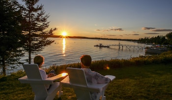 Spruce Point Inn Resort & Spa Spruce Point Inn Resort & Spa
