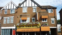Acton Town Hotel